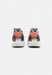 Nike Sportswear AIR HUARACHE GEL UNISEX Sneaker low grey fog/team orange/sail/light smoke grey AIR HUARACHE GEL UNISEX Низкие кроссовки женские серый туман/командно-оранжевый/парус/светлый дымчато-серый