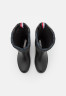 Tommy Hilfiger ANKLE RAINBOOT WITH MONOGRAM Wellies black ДОЖДЕВЫЕ БОТИНКИ С МОНОГРАММОЙ Резиновые сапоги черный