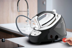 Tefal Tefal Dampfbugelstation Tefal GV9550 Pro Express Ultimate, 1900 ml Wassertank, Dampfstoss: 520 g/Min., Dauerdampfmenge: 120 g/Min., Antikalk-Kollektor  Паровая гладильна станция Tefal Tefal GV9550 Pro Express Ultimate, резервуар для воды 1900 мл, па