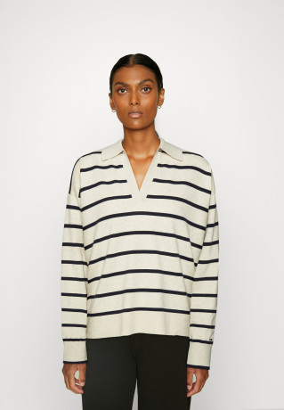 Tommy Hilfiger SOFT Jumper heathered oatmilk/desert sky СОФТ джемперы овсяное молоко с вересковым оттенком / небо пустыни