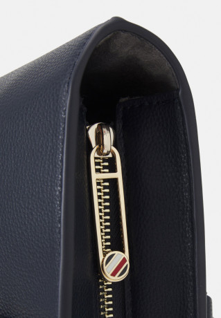 Tommy Hilfiger TOMMY LIFE SOFT TOTE Tote bag space blue TOMMY LIFE SOFT TOTE Сумка-тоут космический синий