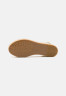 Tommy Hilfiger PLATFORM  Platform sandals sugarcane ПЛАТФОРМА Босоножки на платформе сахарный тростник