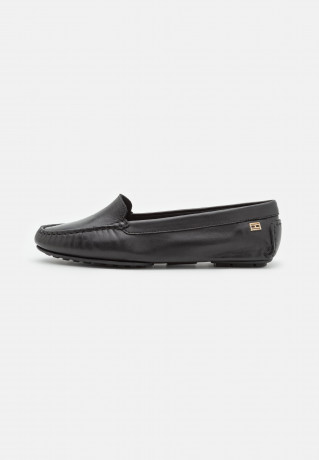 Tommy Hilfiger ESSENTIAL CHIC MOCASSIN Moccasins black ESSENTIAL CHIC MOCASSIN Мокасины черный