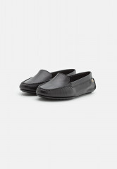 Tommy Hilfiger ESSENTIAL CHIC MOCASSIN Moccasins black ESSENTIAL CHIC MOCASSIN Мокасины черный