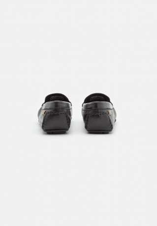Tommy Hilfiger ESSENTIAL CHIC MOCASSIN Moccasins black ESSENTIAL CHIC MOCASSIN Мокасины черный
