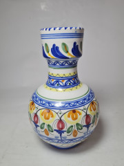 Delft Blue Holland Ваза с разноцветными цветами и синим узором, дельфтский фарфор, ручная роспись, 20 x 11 см, Голландия, 1960-70гг.