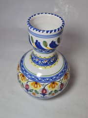 Delft Blue Holland Ваза с разноцветными цветами и синим узором, дельфтский фарфор, ручная роспись, 20 x 11 см, Голландия, 1960-70гг.