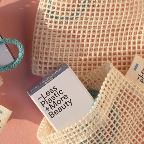 SAPONE DI UN TEMPO Festes Shampoo fur trockenes oder behandeltes Haar Prof. Kokosnuss, Erdbeere Бар-шампунь для сухих или обработанных волос Prof. Coconut, Strawberry