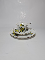 Reihnpfalz Hartporzellan Винтажное чайное трио &quot;Желтые розы с темно-зелеными листьями&quot; с позолоченным ободком, Германия 1960-70гг.