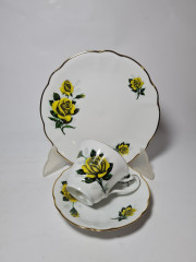 Reihnpfalz Hartporzellan Винтажное чайное трио &quot;Желтые розы с темно-зелеными листьями&quot; с позолоченным ободком, Германия 1960-70гг.