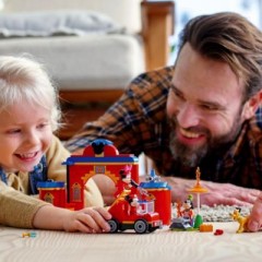 LEGO LEGO Disney 10776 Mickys Feuerwehrstation und Feuerwehrauto LEGO Disney 10776 Пожарная часть и пожарная машина Микки