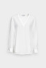 Tommy Hilfiger SOLID V NECK BLOUSE Blouse ecru БЛУЗКА С V-ОБРАЗНЫМ ВЫРЕЗОМ Блузка экрю