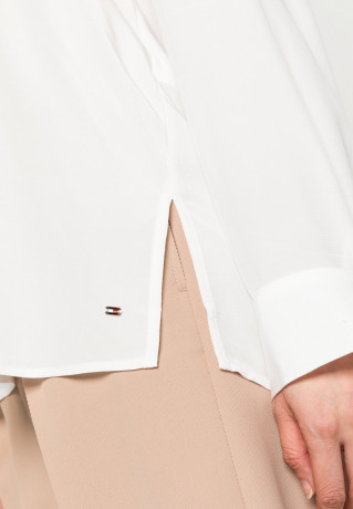 Tommy Hilfiger SOLID V NECK BLOUSE Blouse ecru БЛУЗКА С V-ОБРАЗНЫМ ВЫРЕЗОМ Блузка экрю