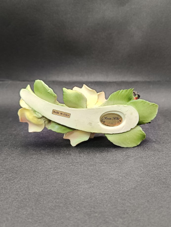 Статуэтка винтажная The Franklin Mint "Роза "Alba" с бутонам и листьями", бисквитный фарфор, роспись, 16 х 5 см, Италия, 1985 год.