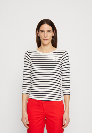 Tommy Hilfiger 1985 SLIM OPEN 3/4 Long sleeved top white/desert sky 1985 SLIM OPEN 3/4 Топ с длинными рукавами белое/пустынное небо