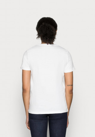 Tommy Hilfiger HERITAGE CREW NECK GRAPHIC TEE Print T-shirt classic white ФУТБОЛКА HERITAGE С КРУГЛЫМ ВЫРЕЗОМ С ГРАФИКОЙ Футболка с принтом классический белый