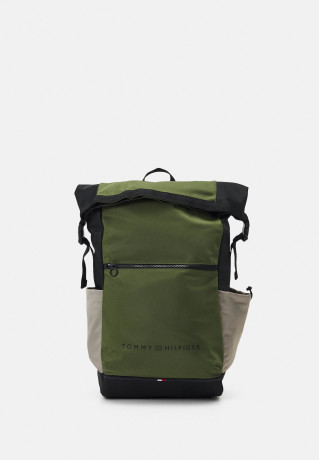 Tommy Hilfiger URBAN ESSENTIAL ROLLTOP UNISEX Rucksack mentor green URBAN ESSENTIAL ROLL TOP UNISEX Рюкзак наставник зеленый