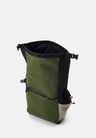Tommy Hilfiger URBAN ESSENTIAL ROLLTOP UNISEX Rucksack mentor green URBAN ESSENTIAL ROLL TOP UNISEX Рюкзак наставник зеленый