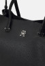 Tommy Hilfiger EMBLEM SATCHEL Across body bag black EMBLEM SATCHEL Сумка через плечо черный