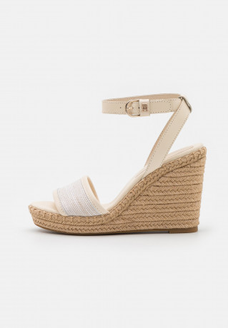 Tommy Hilfiger WEDGE High heeled sandals sugarcane WEDGE Босоножки на высоком каблуке сахарный тростник