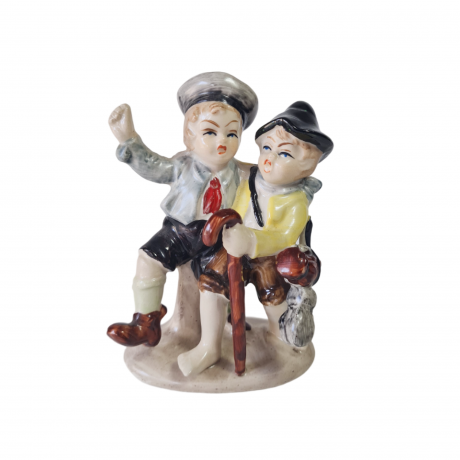 Статуэтка винтажная Sitzendorf "Два мальчика с зонтом", фарфор, 12 см, Германия, 1960-70гг.