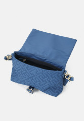 Tommy Hilfiger FLOW FLAP CROSSOVER Across body bag blue coast FLOW FLAP CROSSOVER — Сумка через плечо голубое побережье