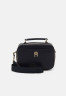 Tommy Hilfiger ICONIC TRUNK Across body bag space blue ICONIC TRUNK Сумка через плечо космический синий