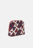 Tommy Hilfiger ICONIC WASHBAG MONO Wash bag red ICONIC WASHBAG MONO Сумка для стирки красный