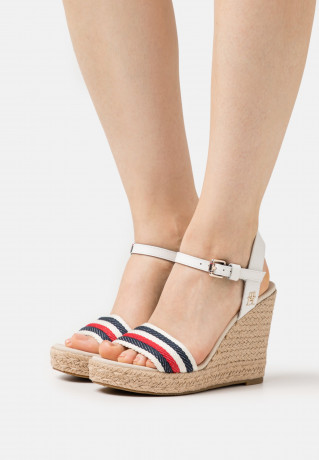 Tommy Hilfiger CORPORATE  High heeled sandals ecru CORPORATE Босоножки на высоком каблуке экрю