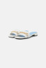 Tommy Hilfiger CHAIN FEMININE FLAT  Mules ecru CHAIN ????FEMININE FLAT Мюли экрю