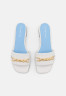 Tommy Hilfiger CHAIN FEMININE FLAT  Mules ecru CHAIN ????FEMININE FLAT Мюли экрю
