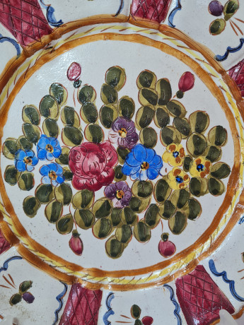 Тарелка винтажная декоративная с ярким цветочным рисунком, керамика, ручная работа, 27 x 4 см, Германия, 1960-70гг.