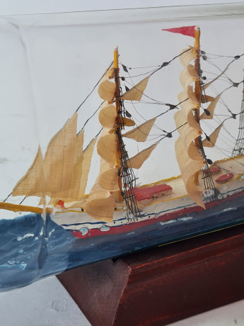 Бутылка стеклянная винтажная с моделью парусника внутри, стекло, дерево, 18 х 11 см, Германия, 1960-70гг.