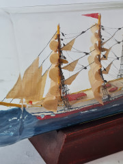 Бутылка стеклянная винтажная с моделью парусника внутри, стекло, дерево, 18 х 11 см, Германия, 1960-70гг.