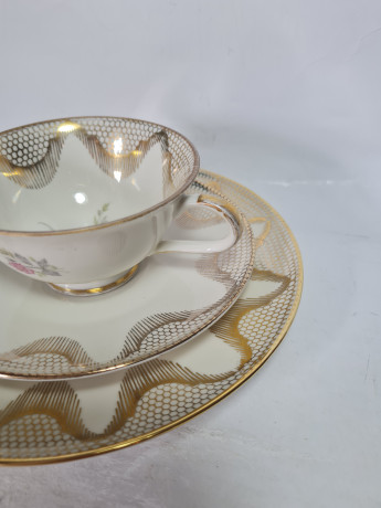 Чайное трио винтажное Winterling Roslau Bavaria / Sabina с розовыми цветами и обильным золотым узором, фарфор, Германия, 1960-70гг.