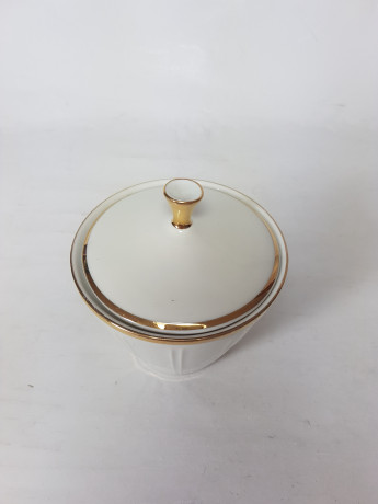 Winterling Roslau Bavaria Сахарница, белый фарфор с позолоченным ободком и рельефным узором, 10 x 8,5 см, Германия, 1960-70гг.