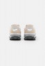 Nike Sportswear W AIR MAX PRE DAY NN Sneaker low light bone/white sanddrift/iron grey/metallic silver W AIR MAX PRE DAY NN Низкие кроссовки женские светлая кость/белый песок/серый металлик/серебристый металлик