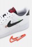 Nike Sportswear AIR FORCE 1 #x27;07 PRM UNISEX Sneaker low white/black/pomegranate/habanero red AIR FORCE 1 #x27;07 PRM UNISEX Низкие кроссовки женские белый/черный/гранат/красный хабанеро