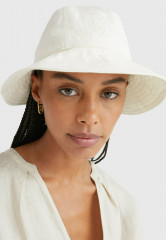 Tommy Hilfiger ICONIC MONOGRAM BUCKET Hat weathered white ICONIC BUCKET BUCKET Шляпа выветрившийся белый