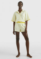 Tommy Hilfiger ITHACA STRIPE SHORT SET Pyjamas ithaca   vivid yellow КОРОТКИЙ КОМПЛЕКТ В ПОЛОСКУ ITHACA пижама Итака ярко-желтый