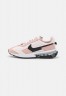 Nike Sportswear W AIR MAX PRE DAY NN Sneaker low light soft pink/black/pink oxford/metallic silver/white W AIR MAX PRE DAY NN Низкие кроссовки женские светло-розовый/черный/розовый оксфорд/серебристый металлик/белый