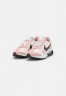 Nike Sportswear W AIR MAX PRE DAY NN Sneaker low light soft pink/black/pink oxford/metallic silver/white W AIR MAX PRE DAY NN Низкие кроссовки женские светло-розовый/черный/розовый оксфорд/серебристый металлик/белый