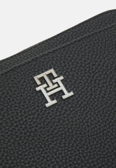 Tommy Hilfiger EMBLEM CAMERA BAG Across body bag black СУМКА ДЛЯ КАМЕРЫ EMBLEM Сумка через плечо черный
