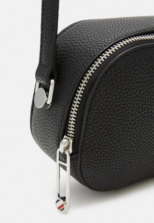 Tommy Hilfiger ELEMENT CAMERA BAG Across body bag black СУМКА ДЛЯ КАМЕРЫ ELEMENT Сумка через плечо черный