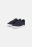 Tommy Hilfiger ESSENTIAL STRIPES Trainers space blue ESSENTIAL STRIPES Кроссовки космический синий