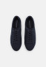 Tommy Hilfiger ESSENTIAL STRIPES Trainers space blue ESSENTIAL STRIPES Кроссовки космический синий