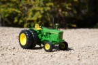 TOMY John Deere 4020 Traktor (Heritage Collection) Трактор John Deere 4020 (Коллекция наследия)