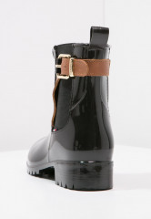 Tommy Hilfiger OXLEY Wellies black/winter cognac ОКСЛИ — Резиновые сапоги черный/зимний коньяк