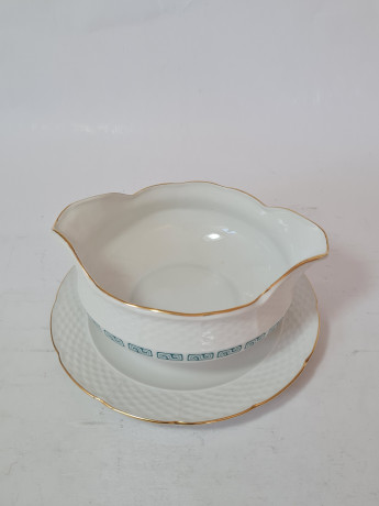 Соусник винтажный Thun, белый фарфор с зеленым узором и позолотой Natalie, 17 x 8 см, Чехословакия, 1960-70гг.