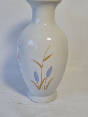 Ваза винтажная Gerq с наивным цветочным декором, фарфор, 21 см, Германия, 1960-70гг.